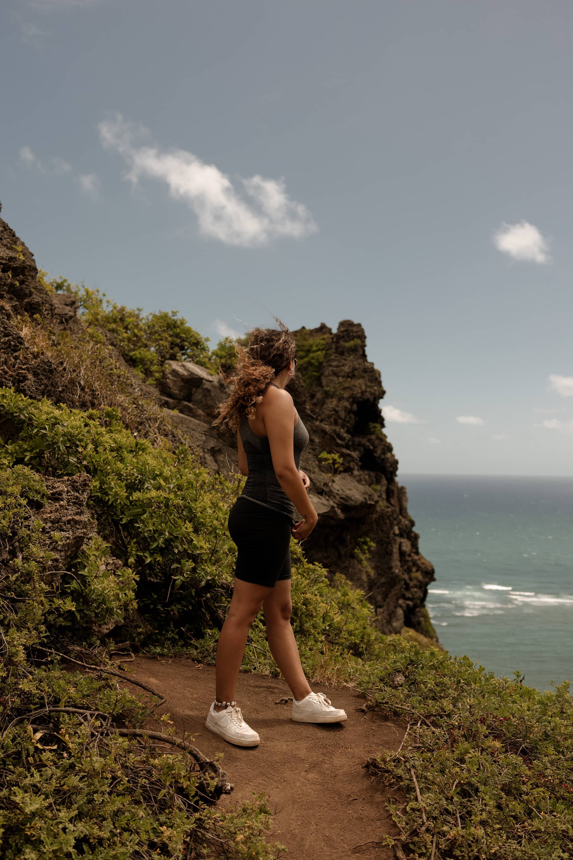 Girl hiking landscape in Oahu, Hawaii